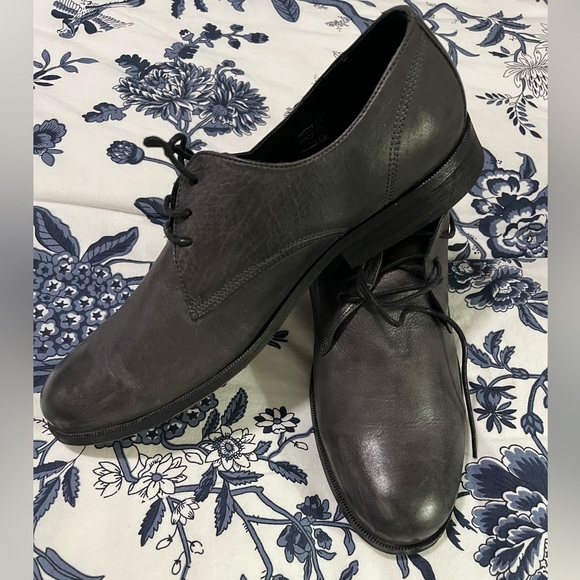 Unity in Diversity Lace Up Oxford 40 - Picture 2 of 7